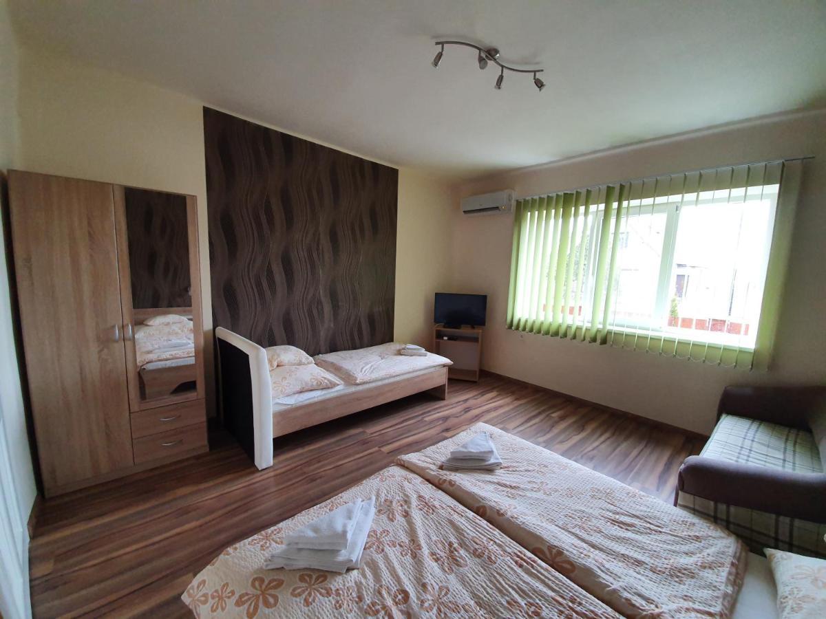 Ladik Vendeghaz Hotel Tiszafured Bagian luar foto