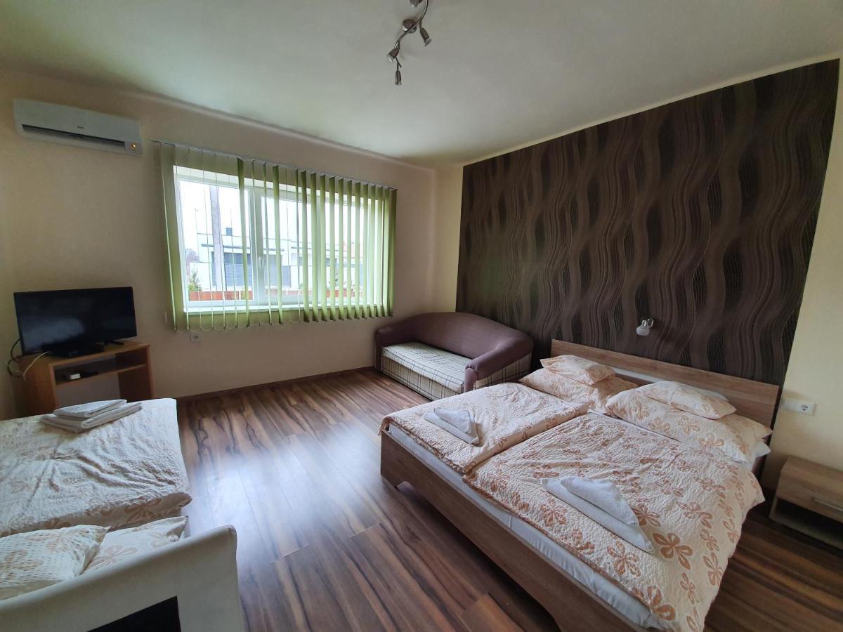 Ladik Vendeghaz Hotel Tiszafured Bagian luar foto