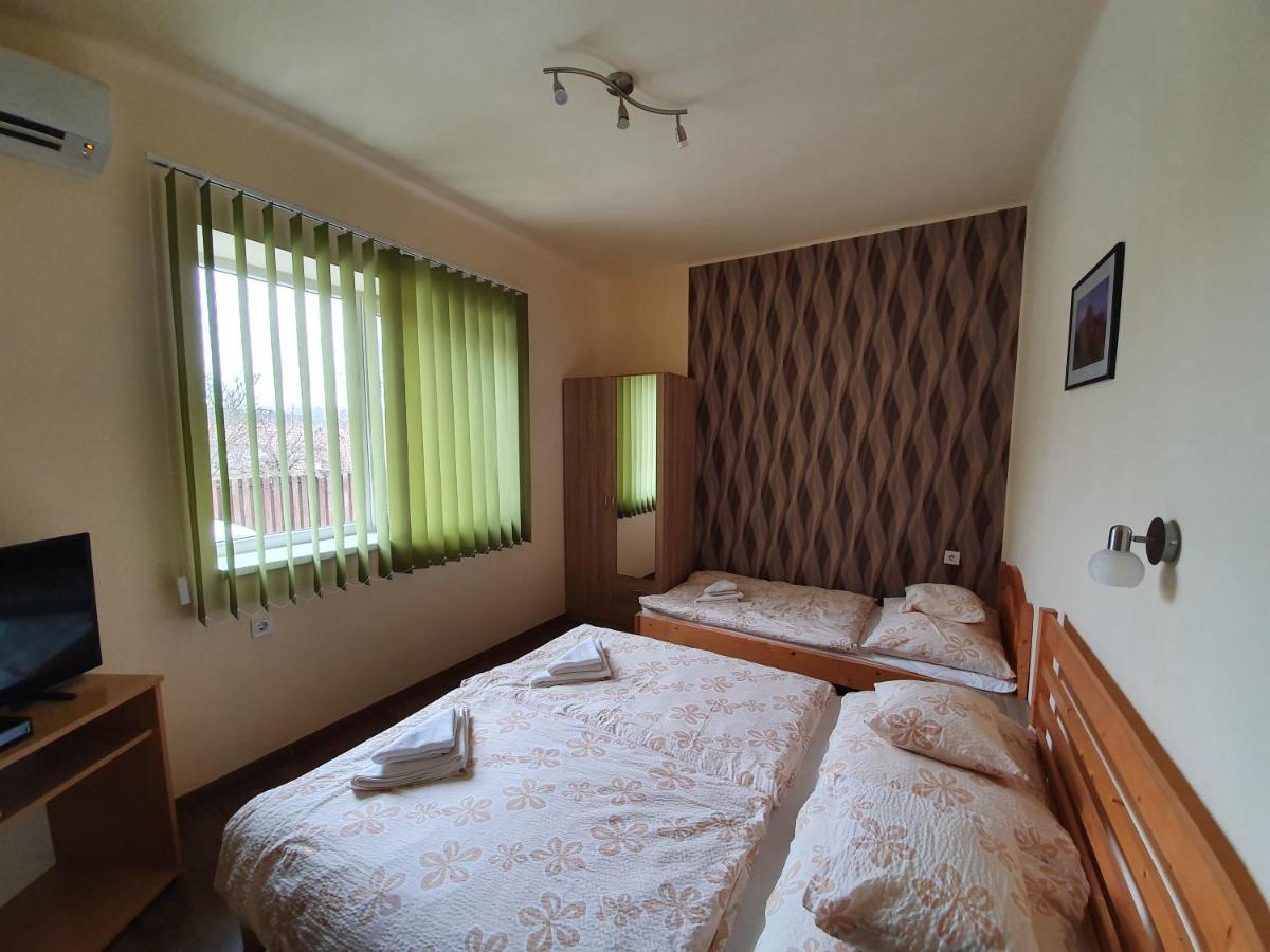 Ladik Vendeghaz Hotel Tiszafured Bagian luar foto