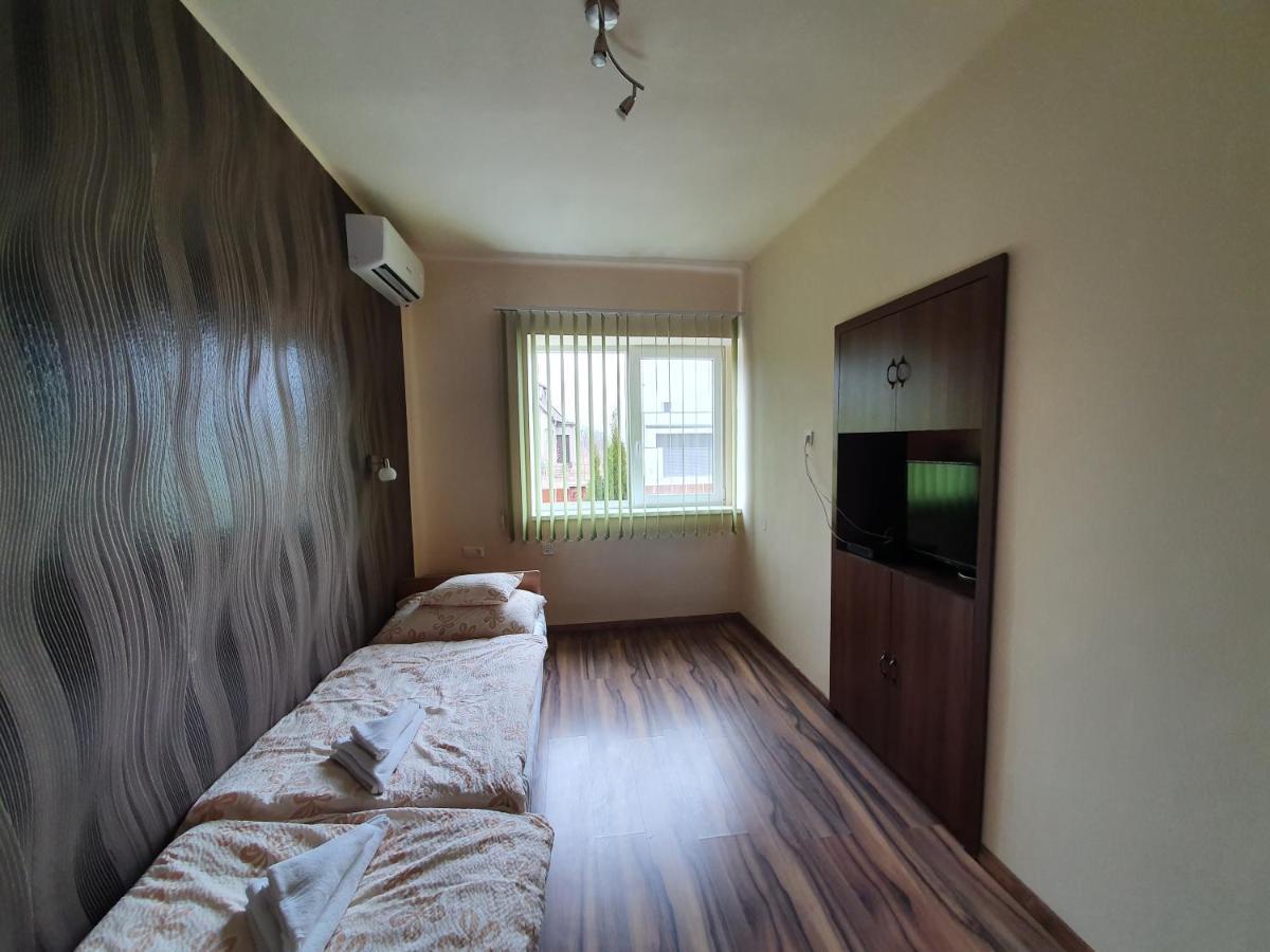 Ladik Vendeghaz Hotel Tiszafured Bagian luar foto