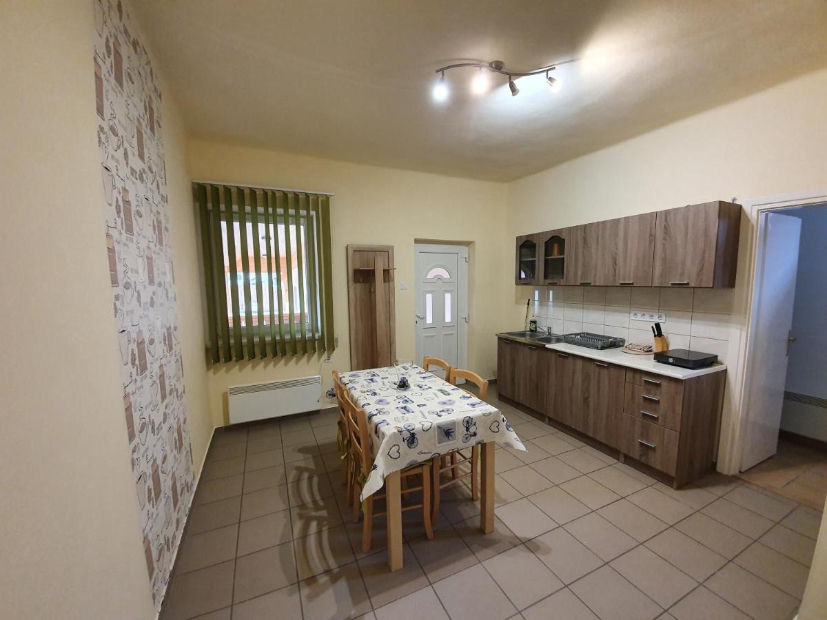 Ladik Vendeghaz Hotel Tiszafured Bagian luar foto